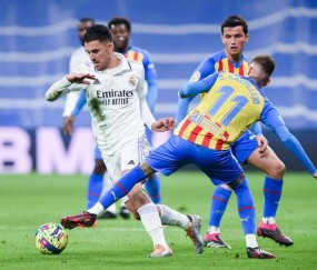 西甲榜首保卫战！皇马主场锁胜局，巴伦西亚客场难破豪门壁垒？